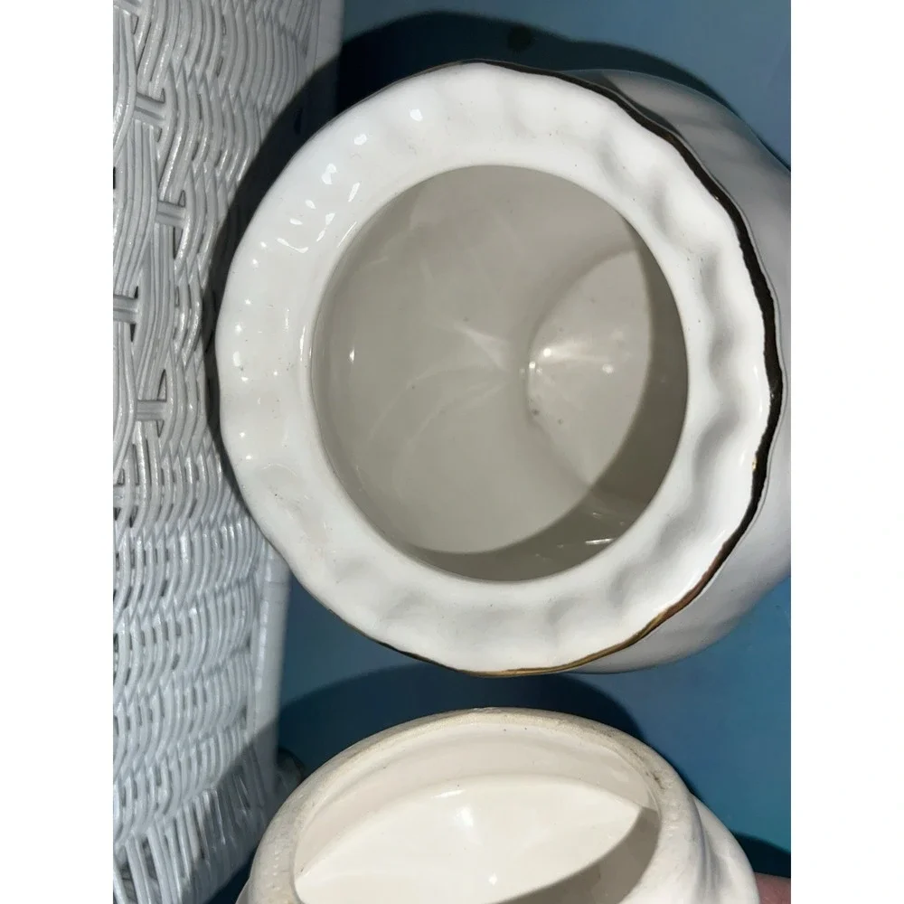 House of Webster Briar Rose HWE1 Ceramic‎ Round Canister Gold Trim